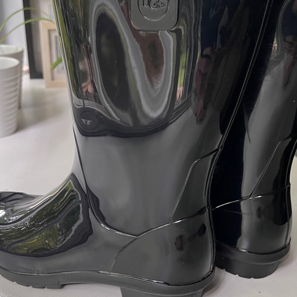 UGG Girls Sienna Black Mid Calf Rain Boot; Excellent condition - Picture 4 of 14